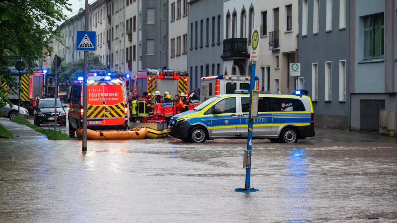 Überflutungen nach anhaltendem Dauerregen im Saarland und in Rheinland-Pfalz