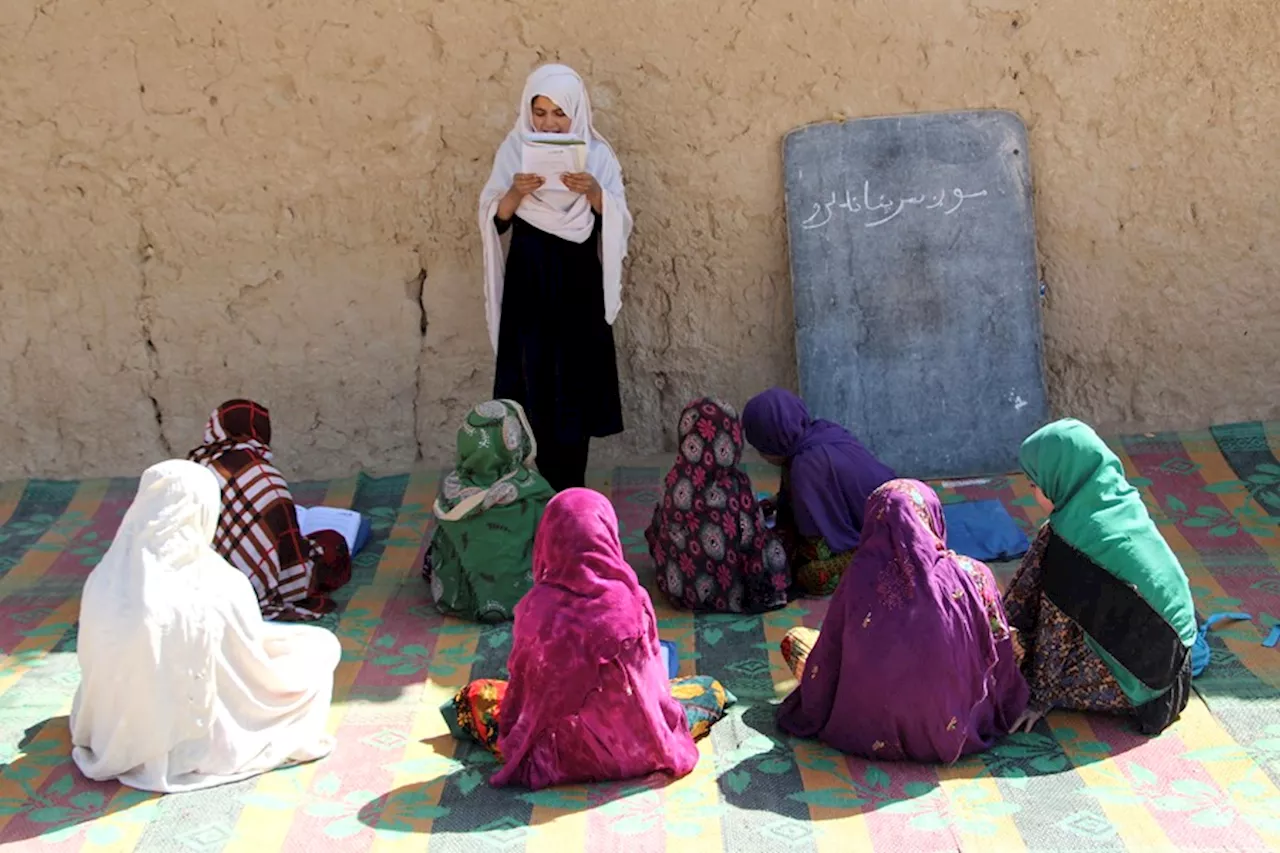 Los talibanes confirman el envenenamiento de 79 mujeres en una escuela de Afganistán