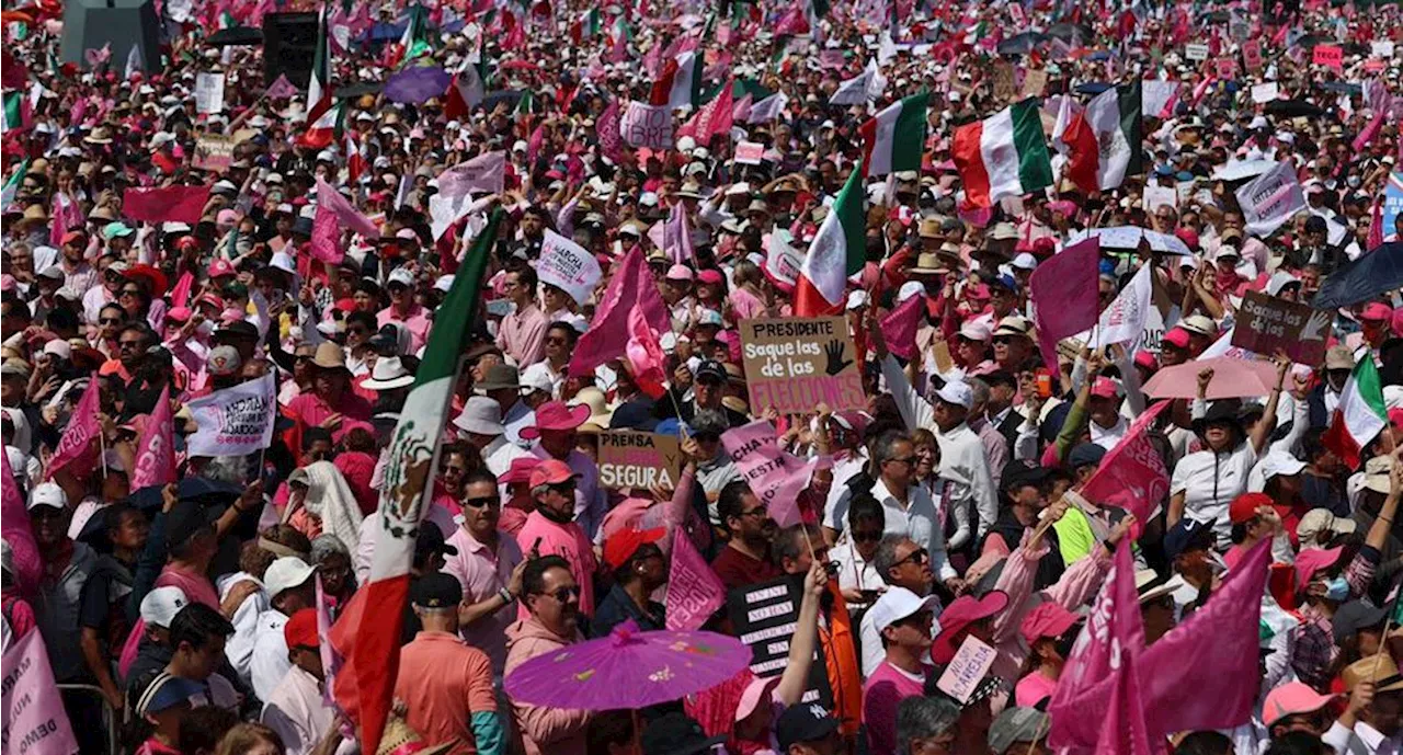 INE pide a Marea Rosa no 'trasgredir' las elecciones al usar el color institucional en su marcha