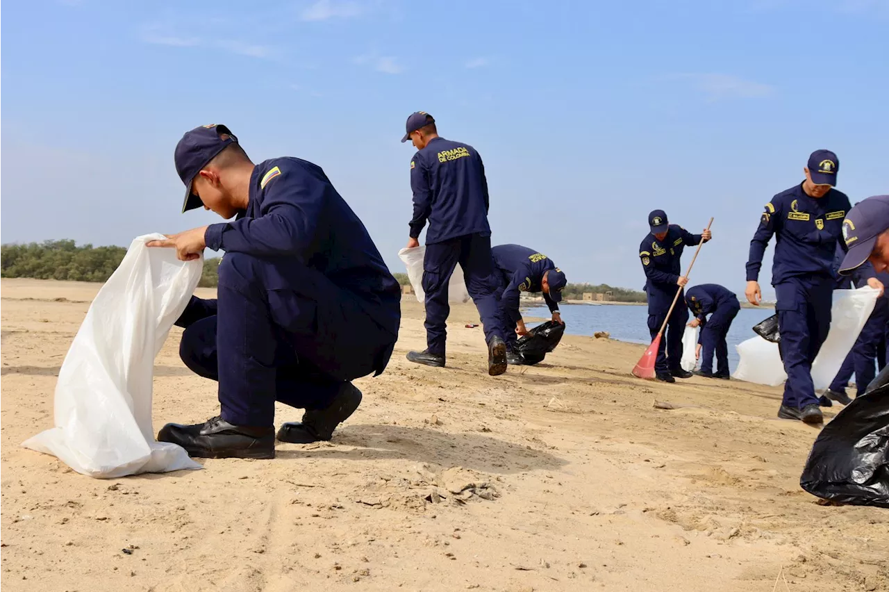 Realizan jornada de recolección de residuos en playas de Puerto Mocho