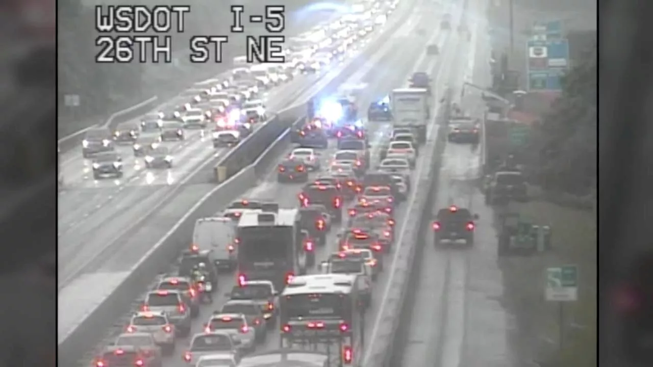 NB I-5 fully blocked near Everett due to shooting incident involving police