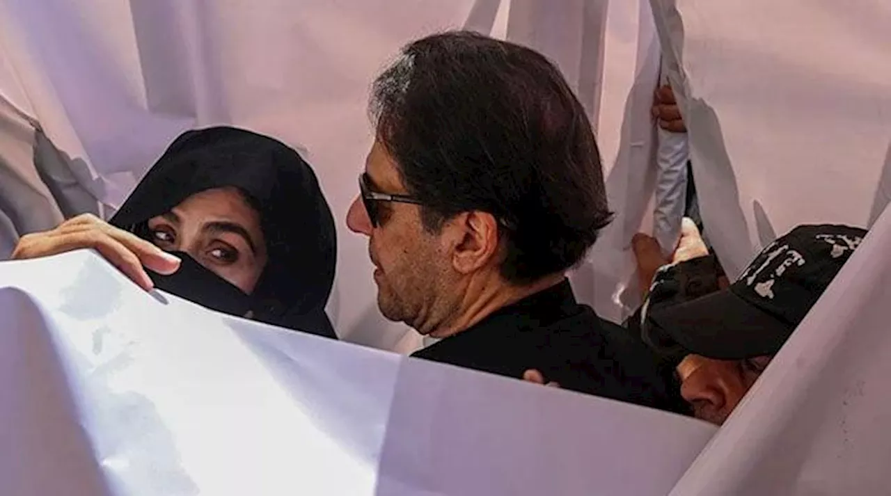 اڈیالہ جیل میں سماعت: بشریٰ بی بی غصے میں کمرہ عدالت داخل ہوئیں، عمراں خان کے ساتھ بھی نہ بیٹھیں