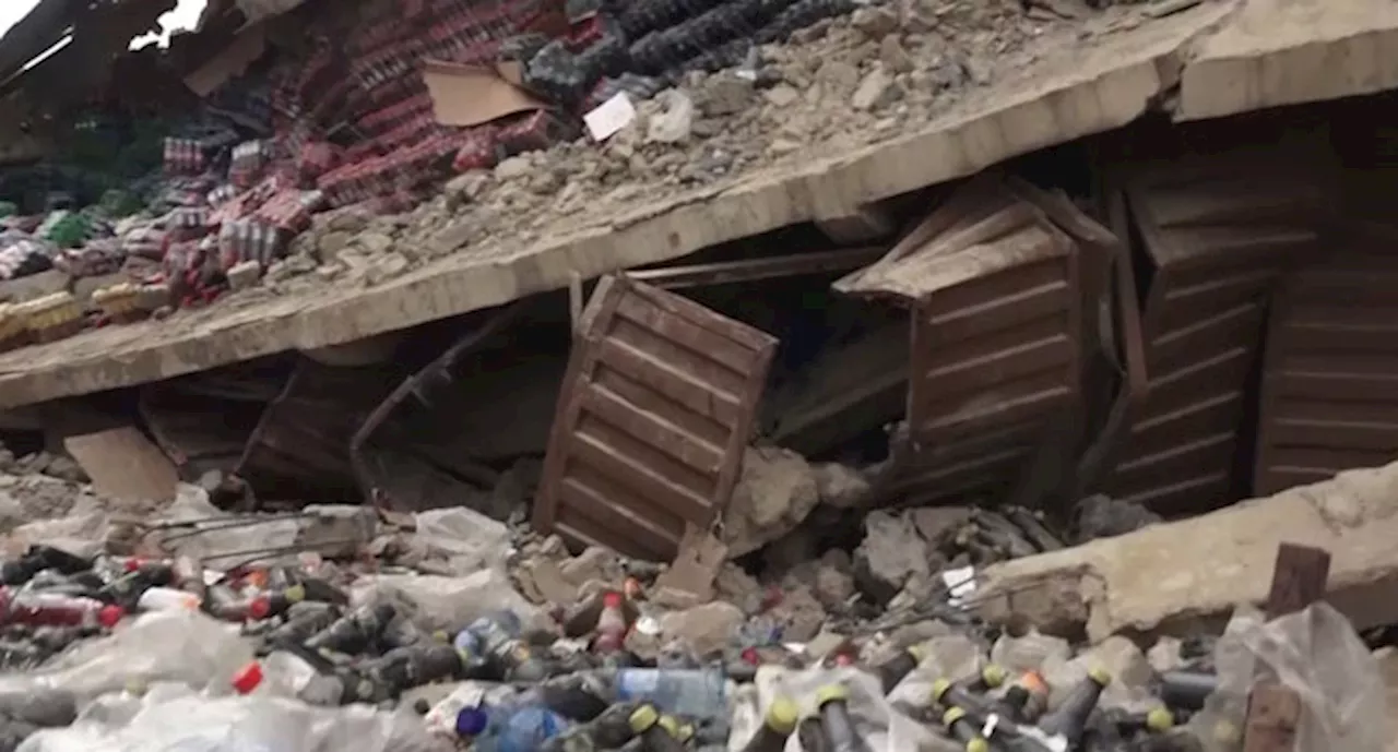 Building collapses in Niger, traps several