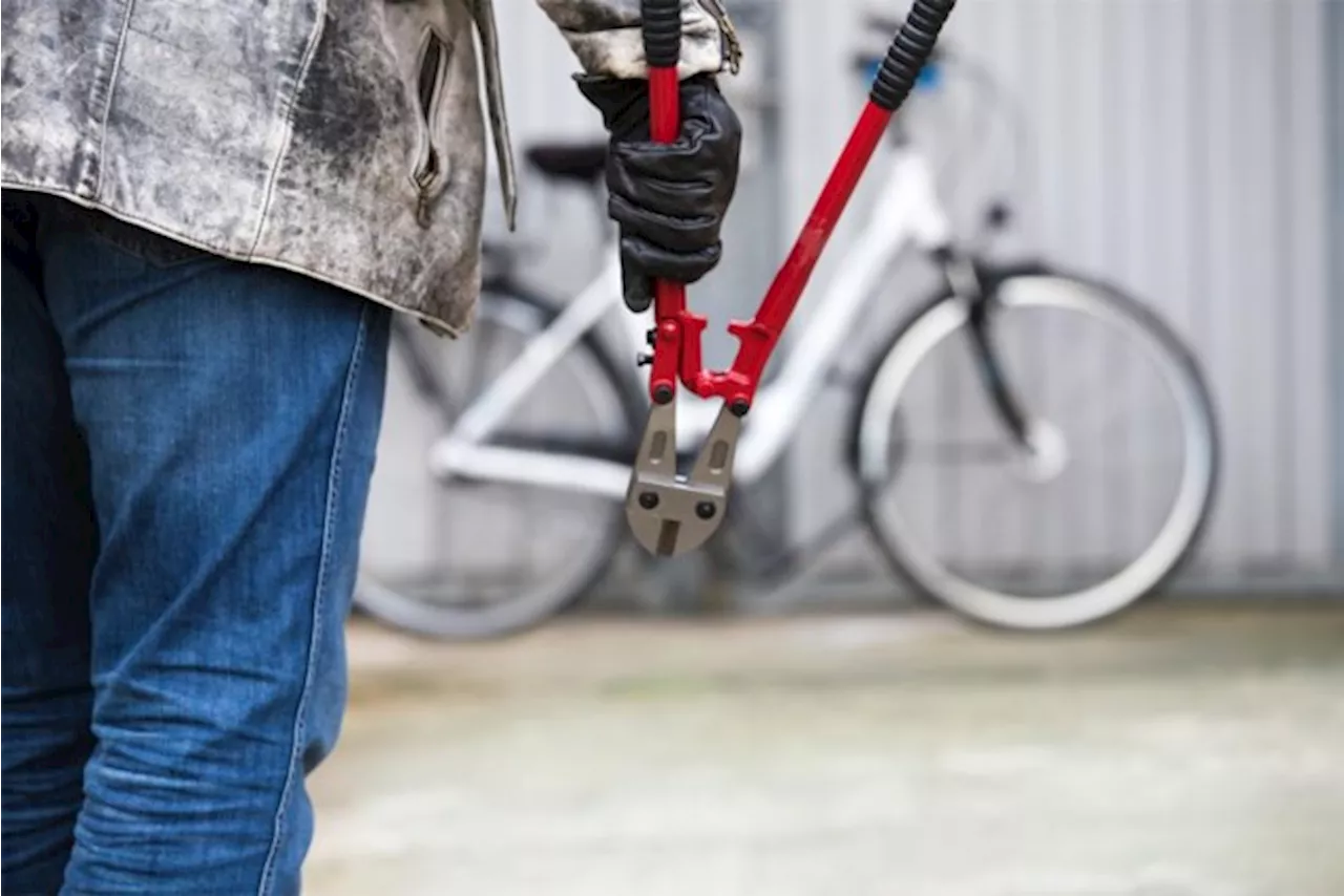 Dieven aan de haal met drie fietsen