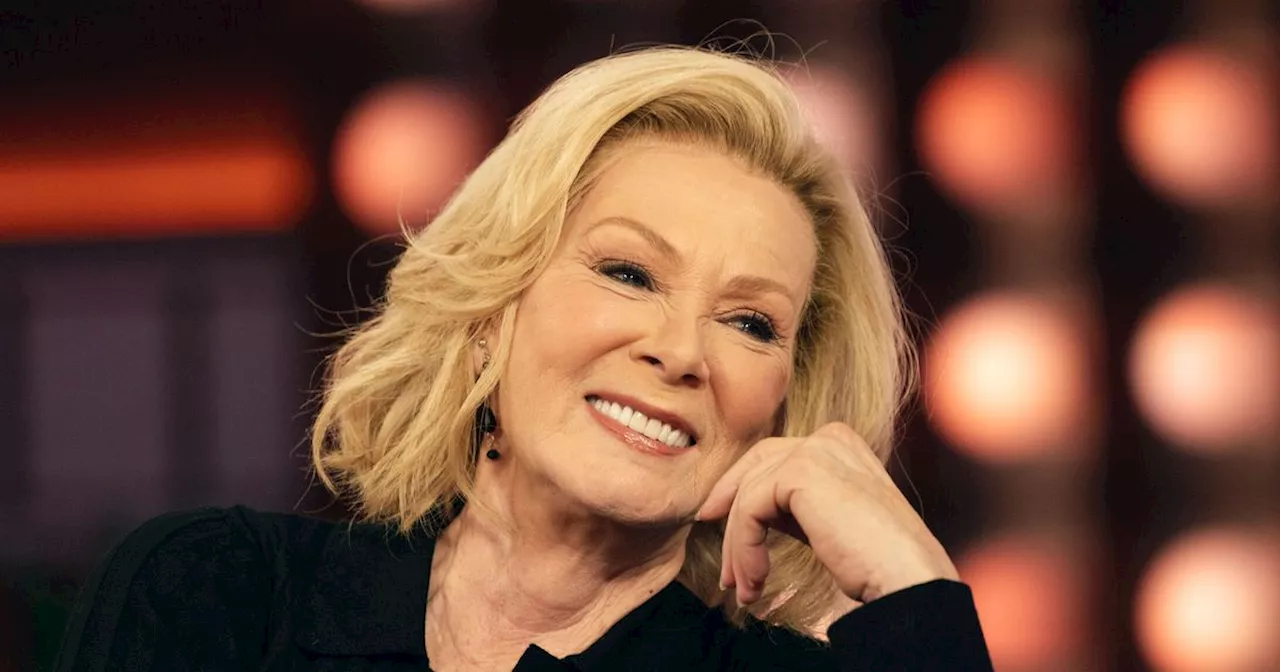 Jean Smart Gets 'Really Honest' About Finding Extraordinary Success At 72