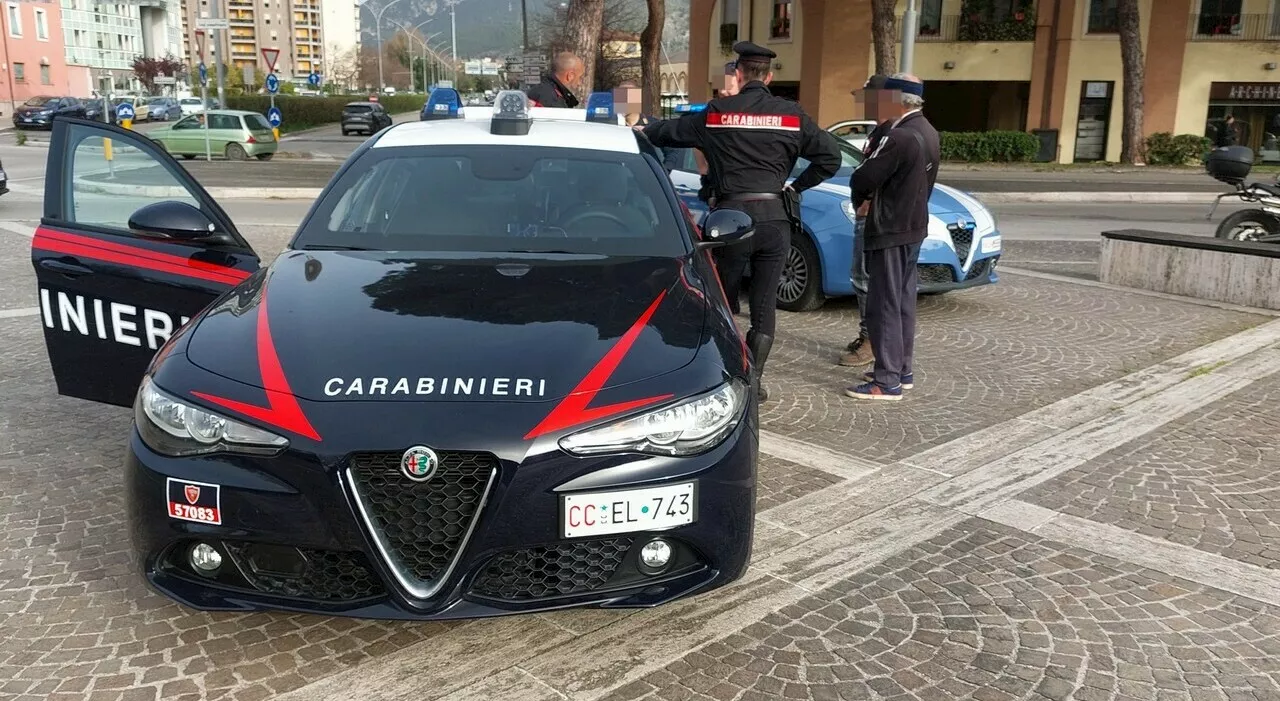 Morti sul lavoro: operaio di 22 anni ucciso da una lastra d'acciaio e bracciante schiacciato da trattore