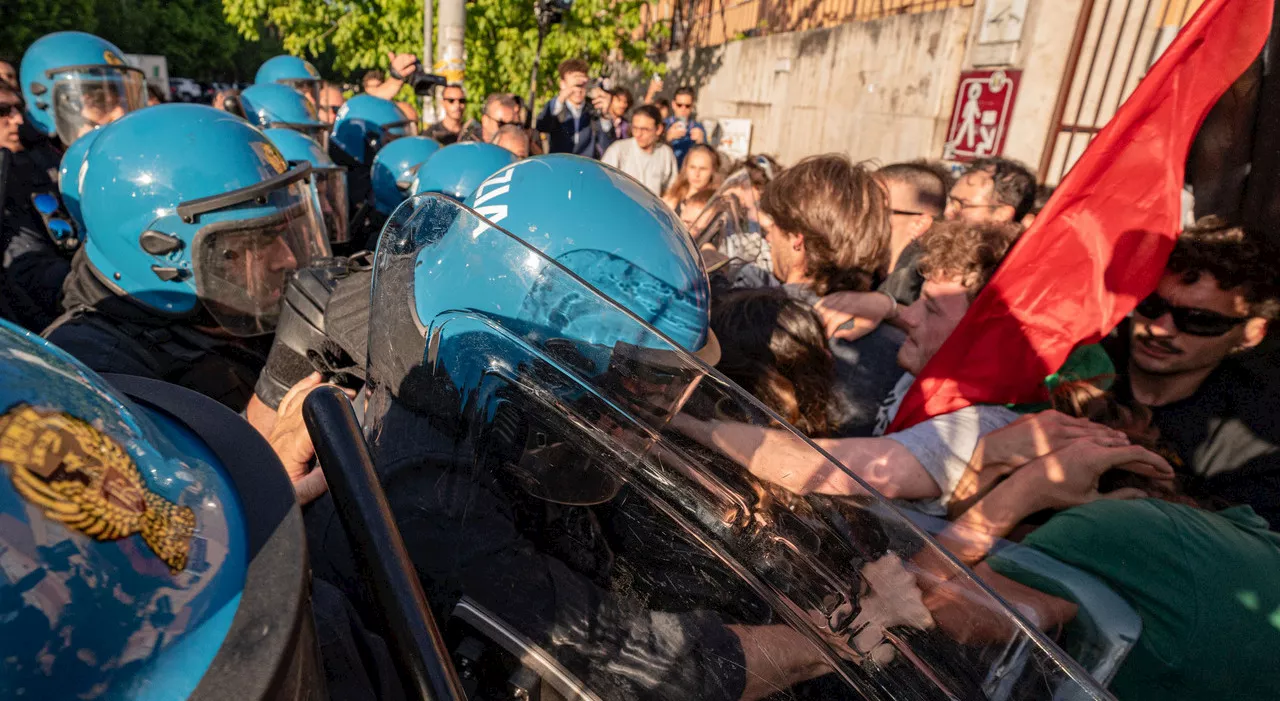 Roma, disordini alla Sapienza tra studenti e forze dell'ordine