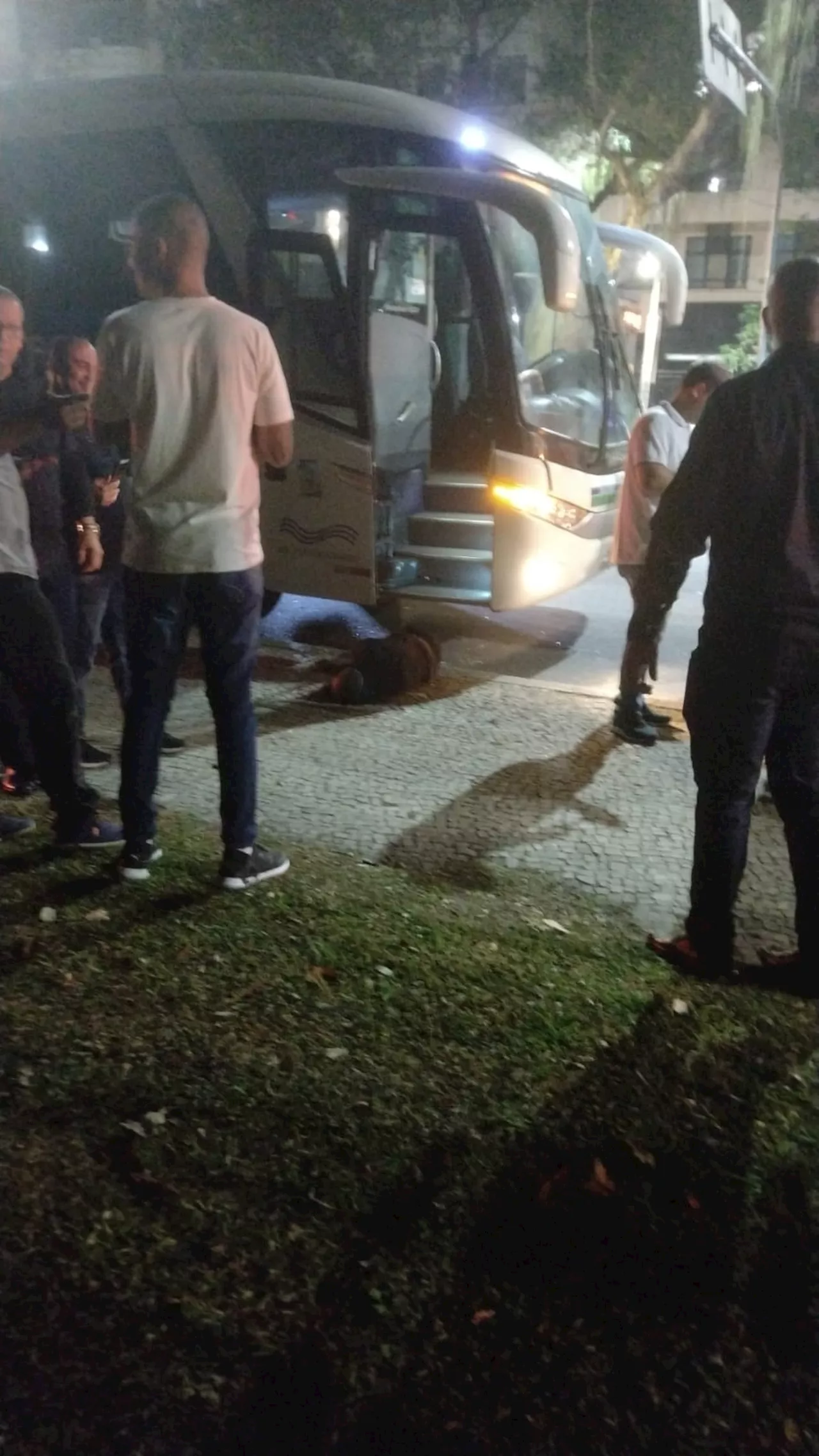 Ônibus que transportava PMs é abordado por bandidos em tentativa de assalto no Aterro do Flamengo