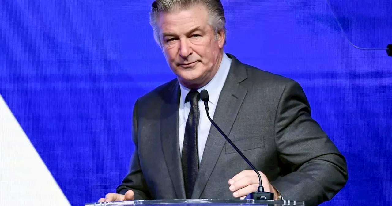 Jueza considerará desestimar la acusación contra Alec Baldwin por el tiroteo fatal en rodaje