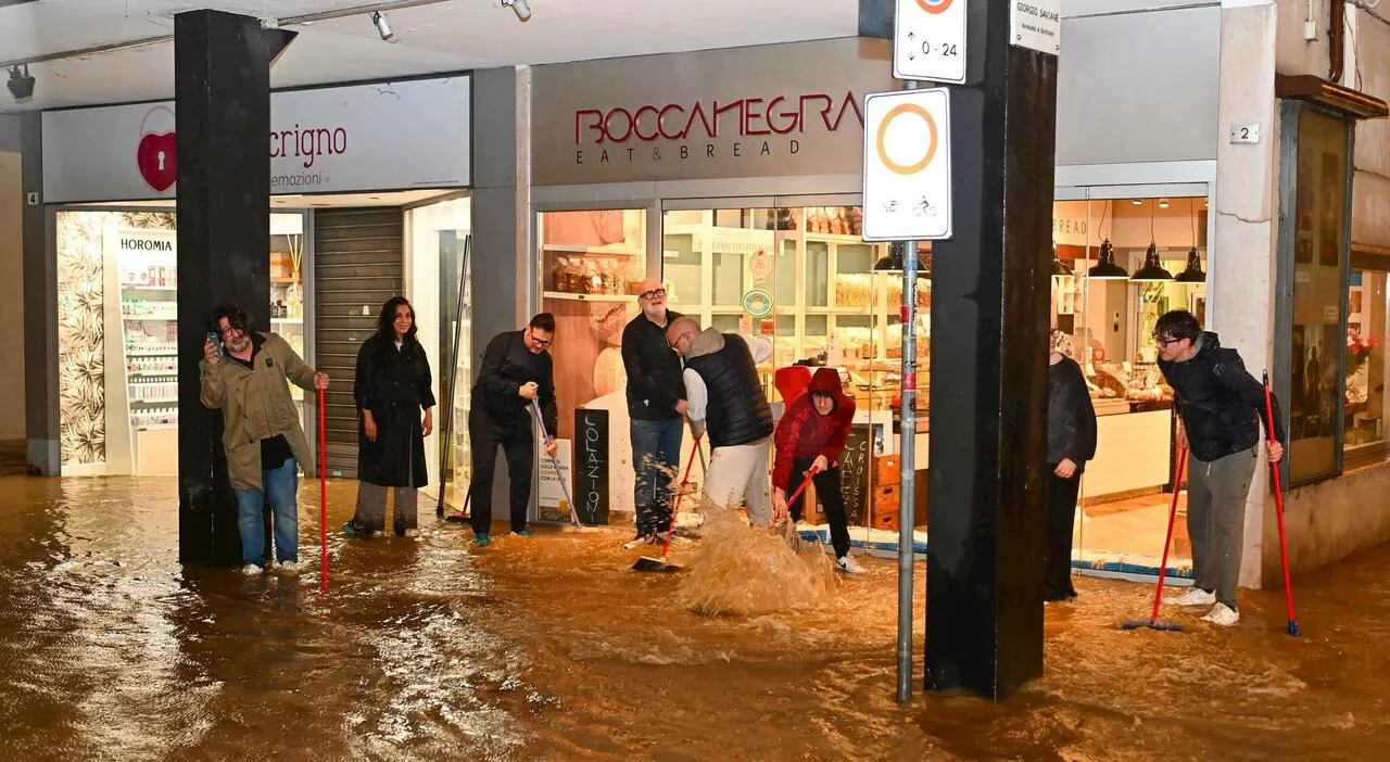 Allarme maltempo: esondati l'Avenale e il Muson. Strade, case e garage allagati in tutta la Castellana. A Ries