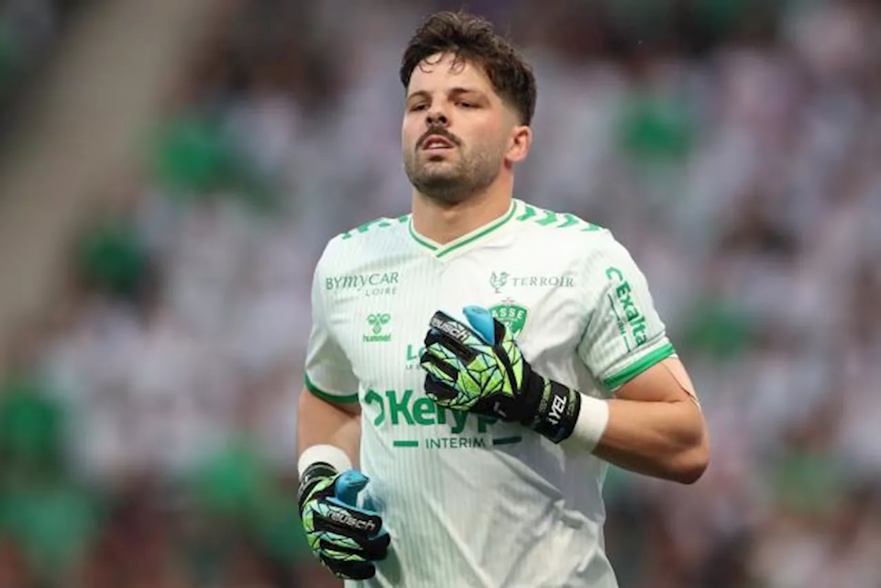 Saint-Étienne sans Gautier Larsonneur pour la dernière journée de Ligue 2 mais optimiste pour d'éventuels b...