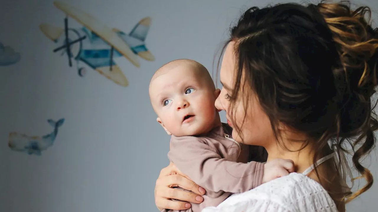 Papa Sengaja Minum ASI Mama, Apa Jadi Saudara Sepersusuan Anak?