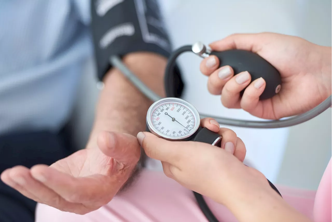 World Hypertension Day 2024: रोजमर्रा की जिंदगी में करेंगे ये 5 बदलाव तो हाई ब्लड प्रेशर का खतरा होने लगेगा कम