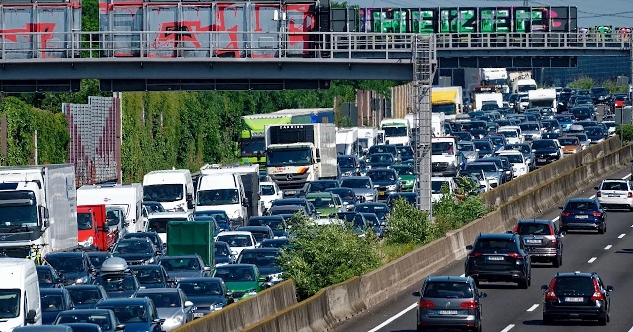 450 Kilometer Stau auf NRW-Autobahnen zum Start ins Pfingstwochenende