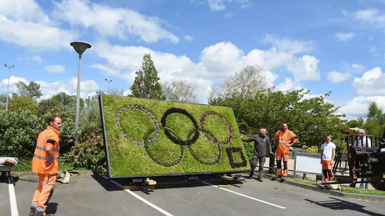 À Saint-Pair-sur-Mer, les services techniques ont réalisé une fresque végétale olympique