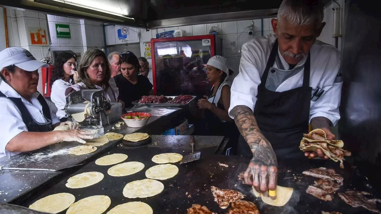 El Califa de León: ubicación, horarios y precios. Todo sobre la taquería mexicana con estrella Michelin