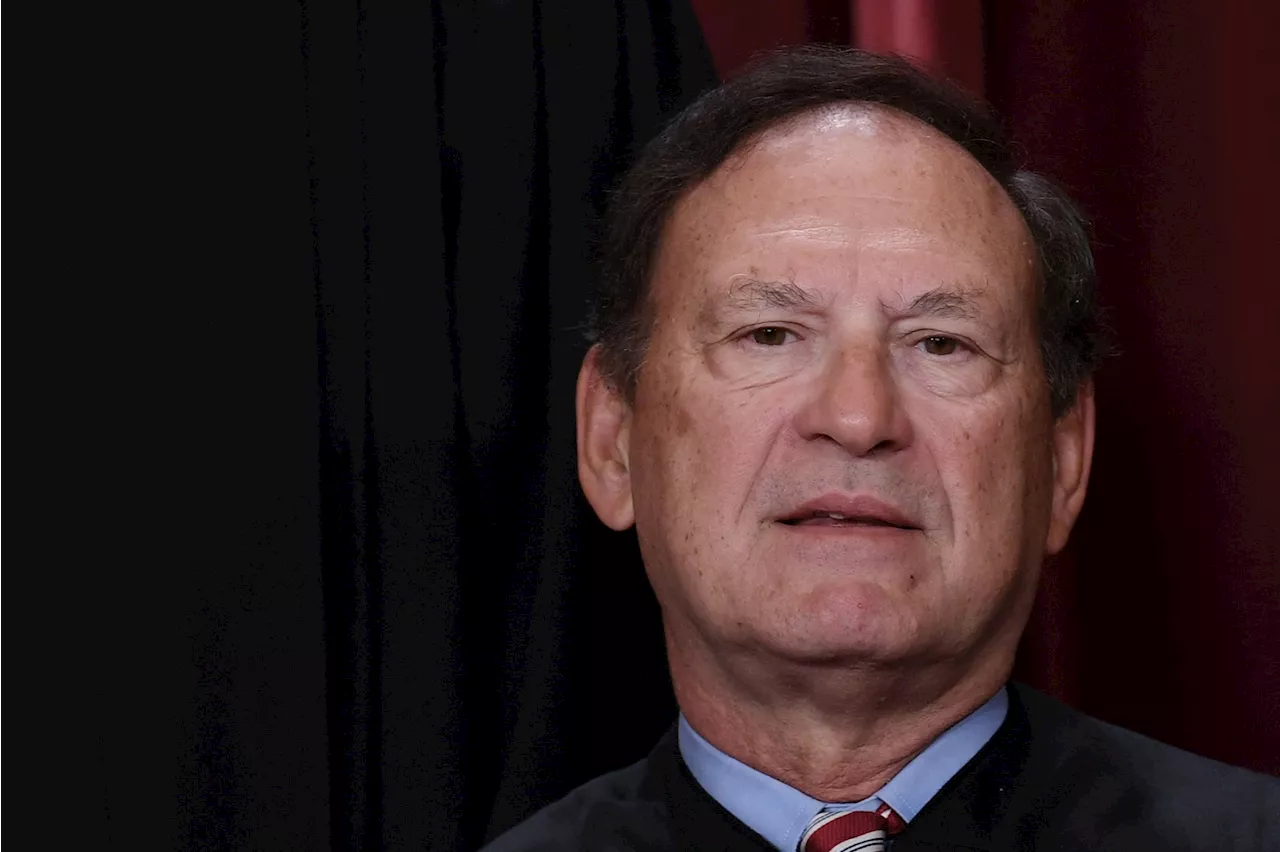 Upside-Down U.S. Flag Flew at Justice Alito’s House After 2020 Election: Report