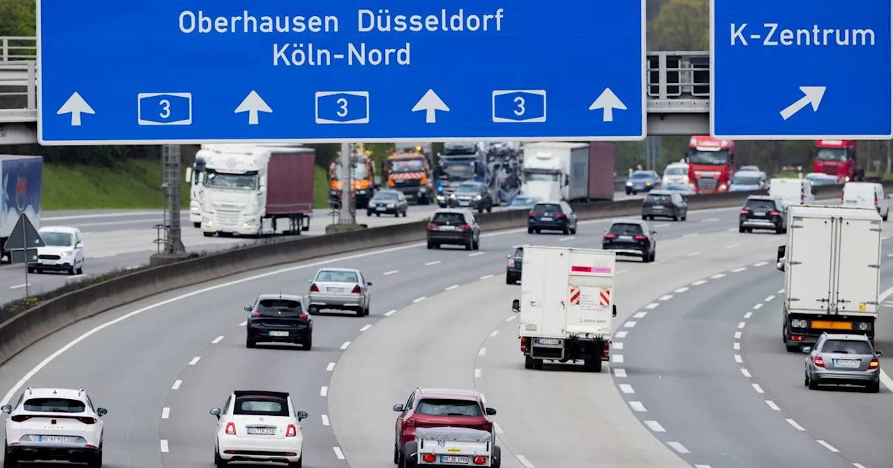 Verkehr in NRW: Rund 400 Kilometer Stau​ vor Pfingsten auf den Autobahnen