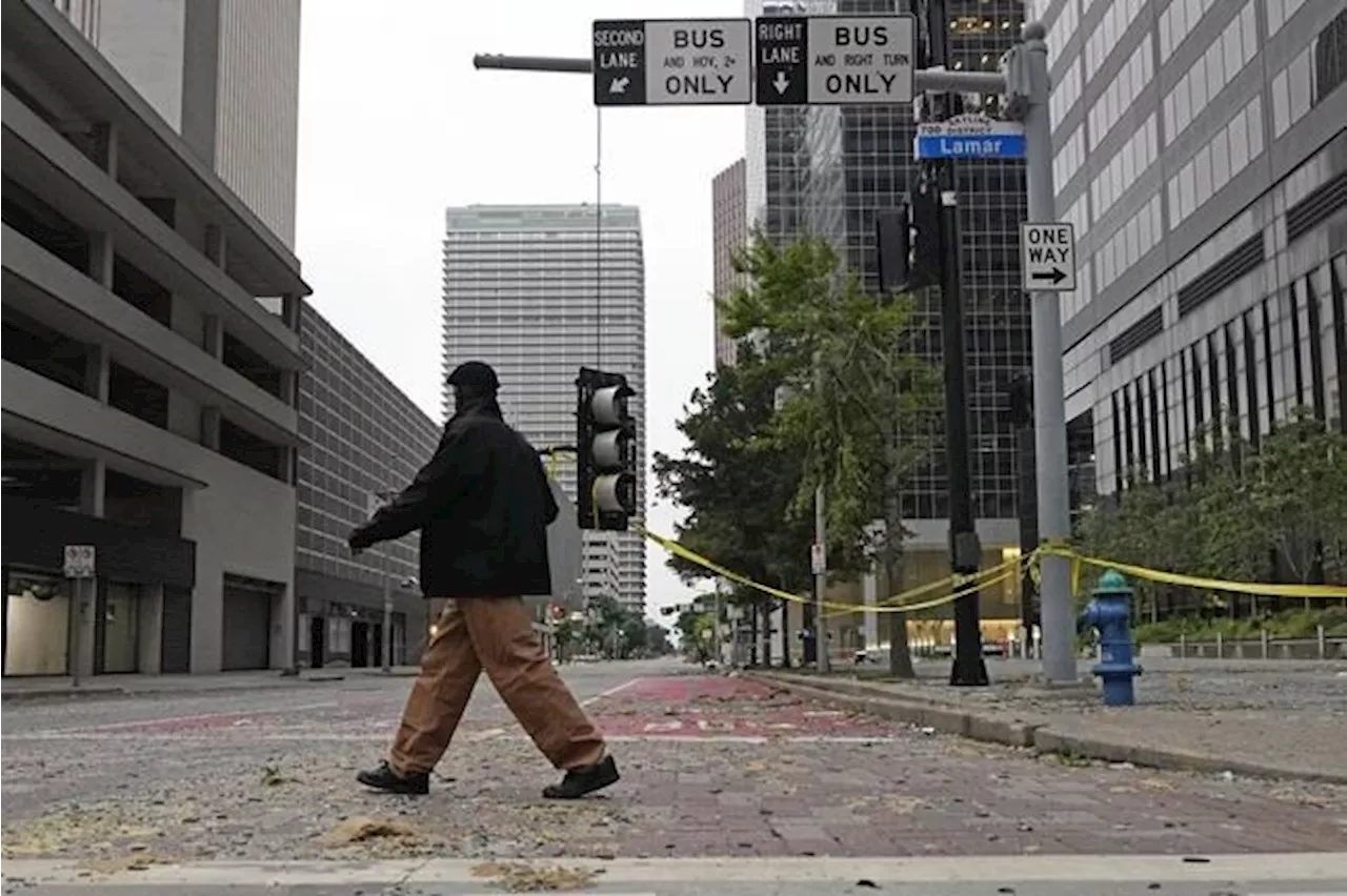 Severe storms kill at least 4 in Houston, knock out power in Texas and Louisiana