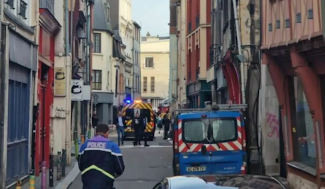 Francia, ucciso un uomo che tenta di dare fuoco a una sinagoga a Rouen