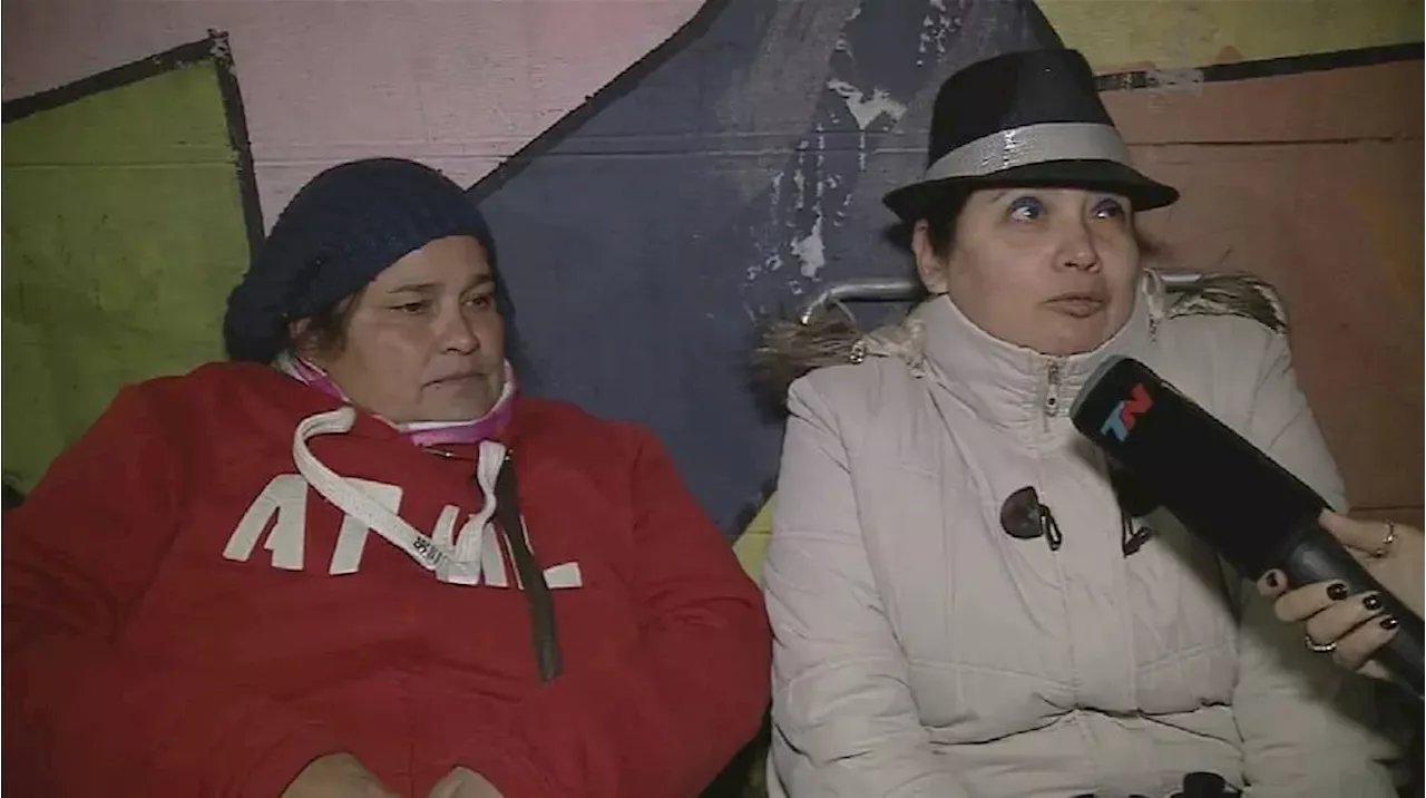 Acampe y fila de varias cuadras en Santos Lugares para ver a Leda, la rosarina que cura enfermos con sus manos