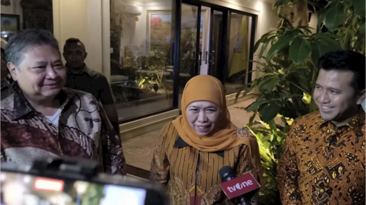 Malam-malam, Khofifah dan Emil Dardak Datangi Rumah Airlangga Hartarto