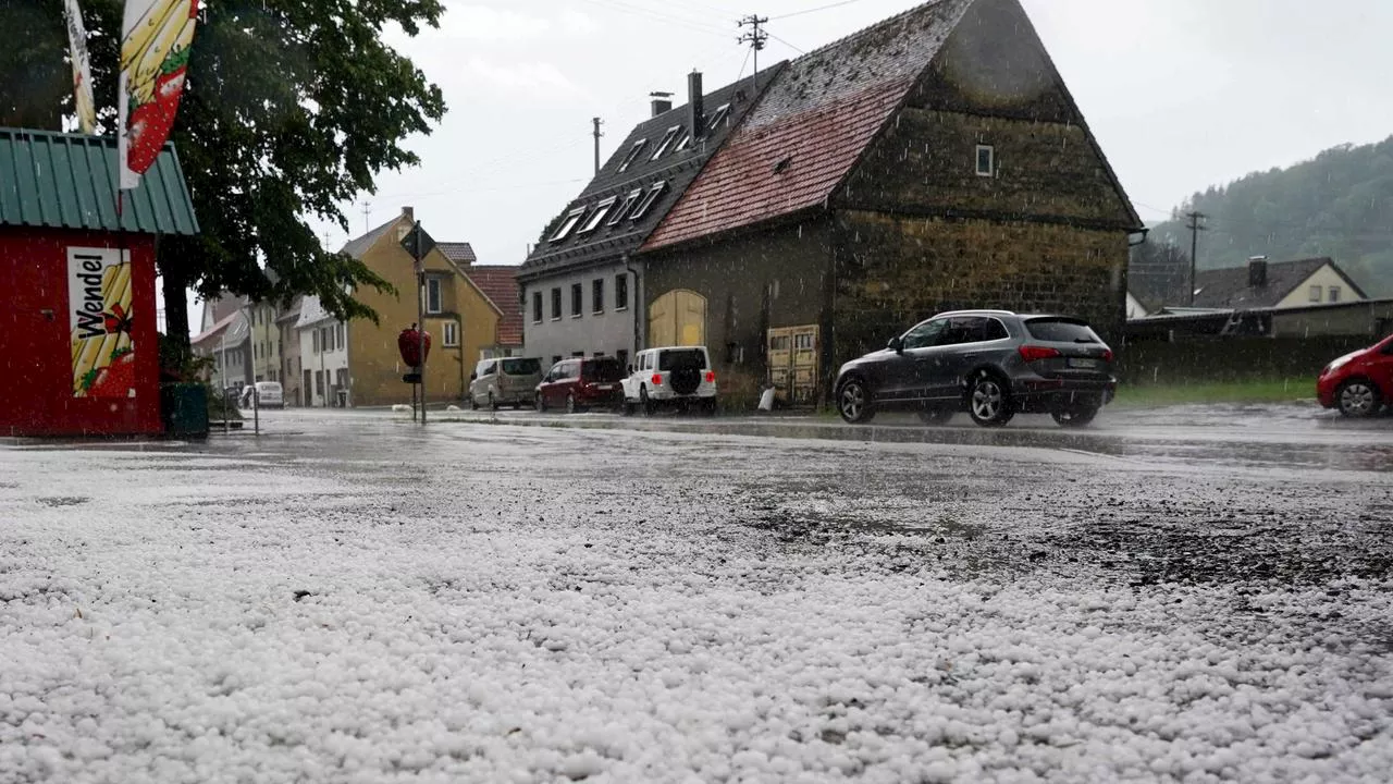 Unwetter: Warnungen verlängert - Evakuierungen im Südwesten