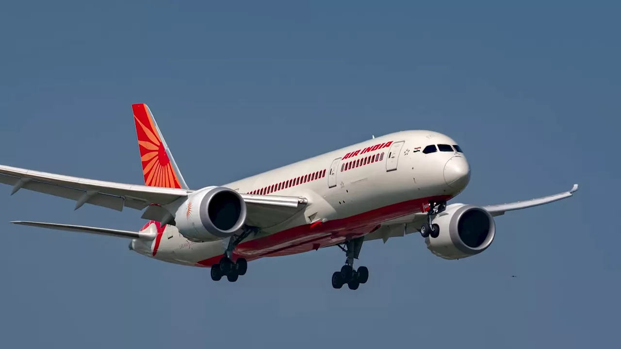 Air India Flight: ట్రక్‌ను ఢీకొన్న ఎయిరిండియా విమానం.. ప్రాణభయంతో ఉలిక్కిపడిన ప్రయాణికులు