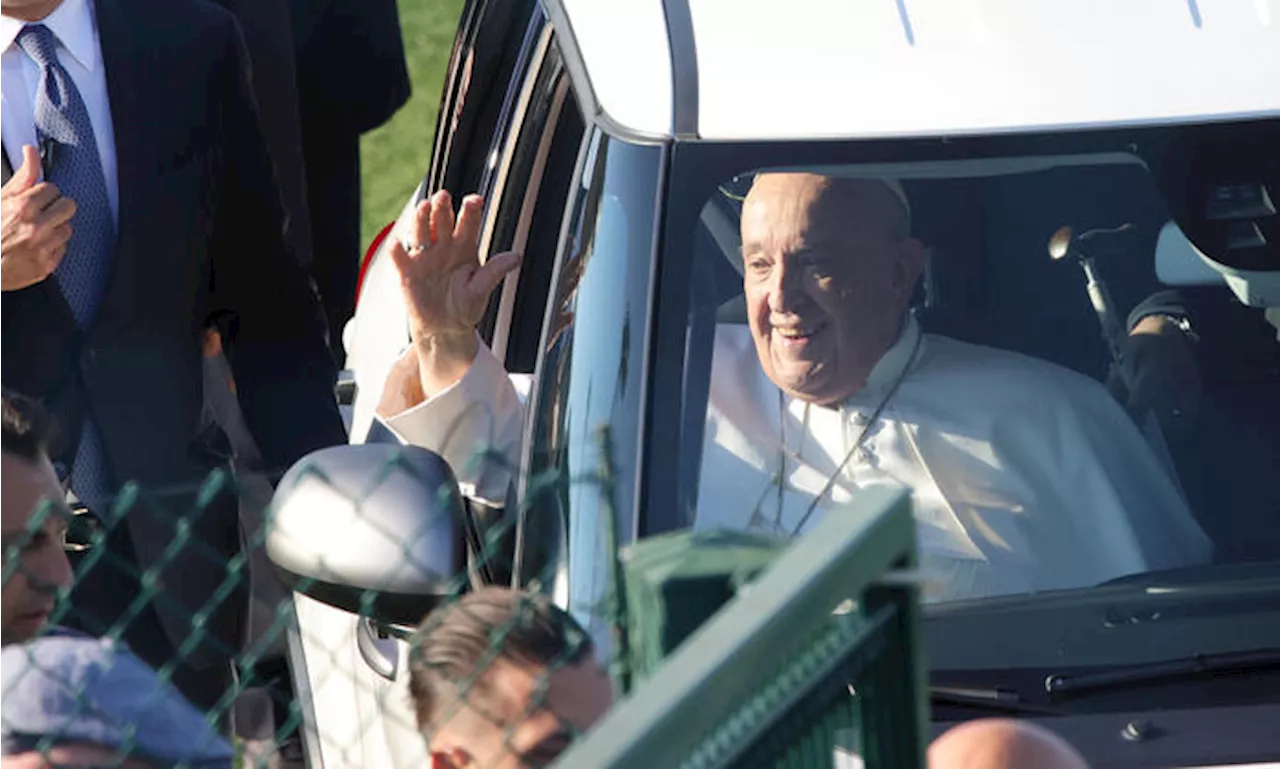 Papa Francesco all'Arena di Pace, in 10mila lo applaudono