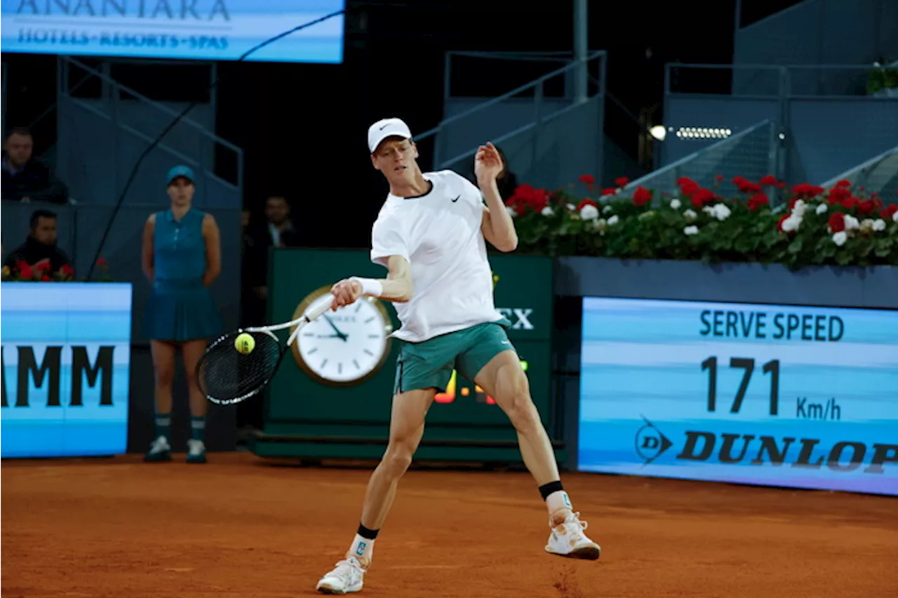 Sinner torna in campo, primo allenamento verso Roland Garros