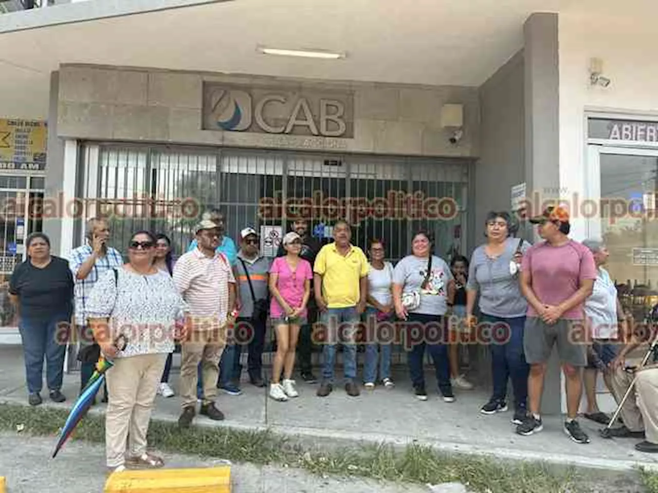 Unos carecen de agua y otros la desperdician, se quejan en Boca del Río