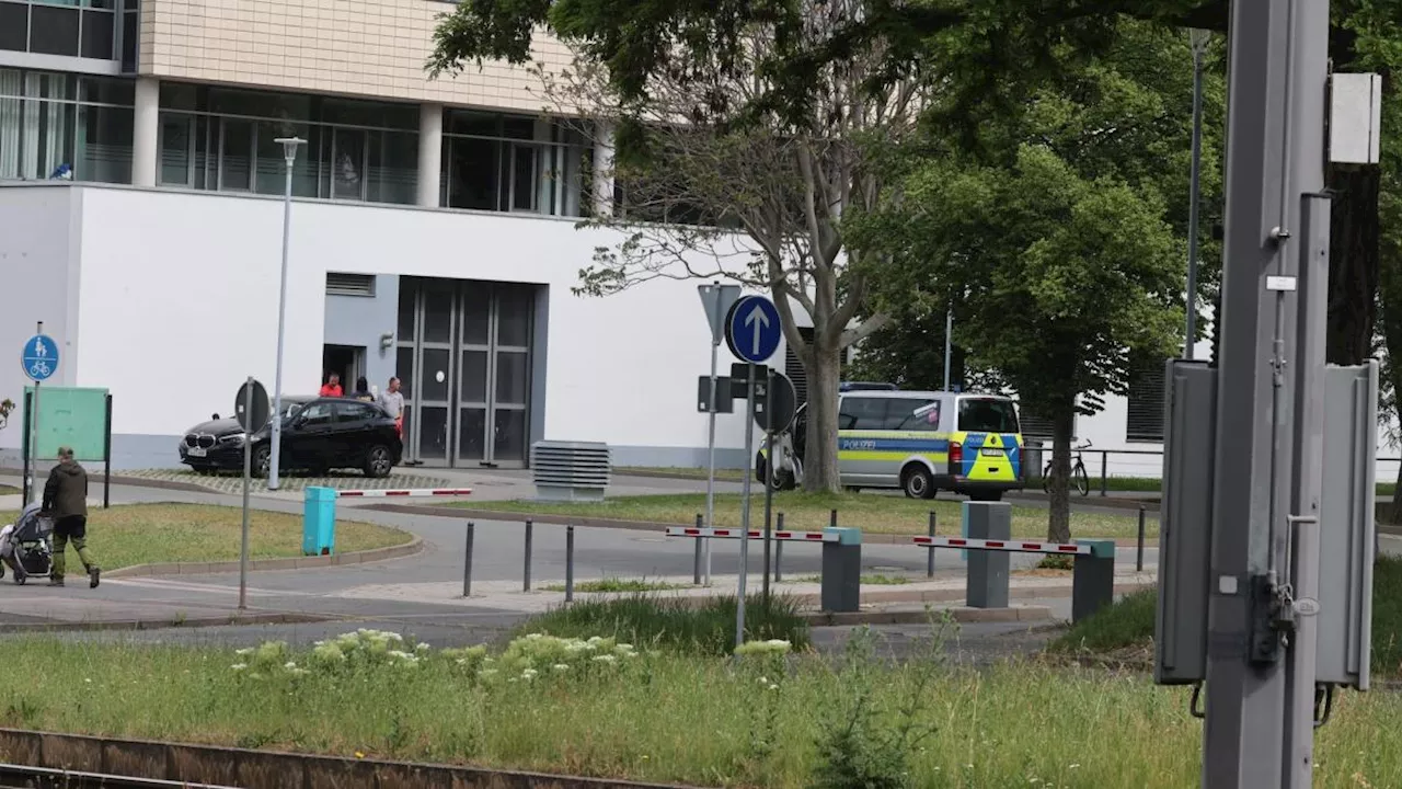 Halle-Attentäter verweigert ärztliche Behandlung in Klinik