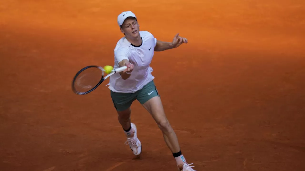 Sinner torna ad allenarsi per il Roland Garros:«Voglio esserci»