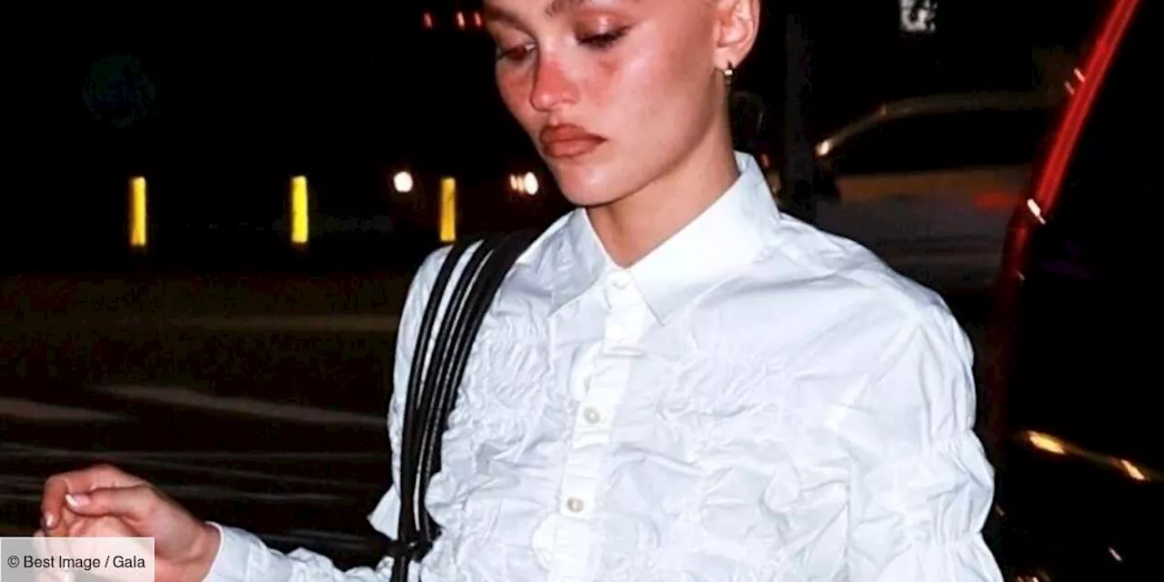 – Lily-Rose Depp ose le micro-short en jean avec des escarpins Chanel, et ça fonctionne !