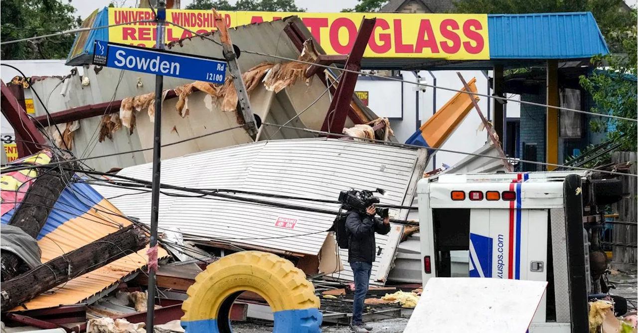 Widespread Power Outages From Deadly Houston Storm Raise New Risk