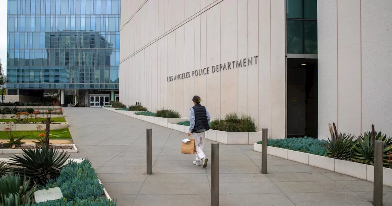 LAPD seeks to fire a senior captain over relationship with 911 dispatcher