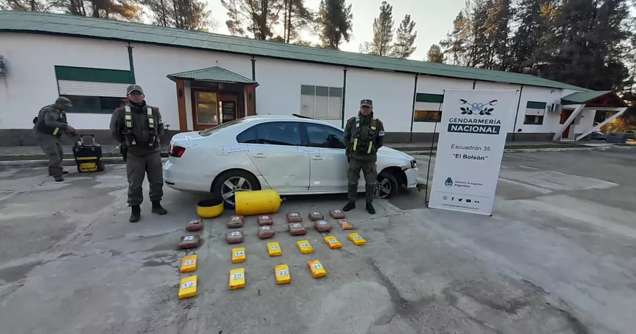 “A todo gas”: escondía drogas en un tubo de GNC y chocó al intentar fugarse