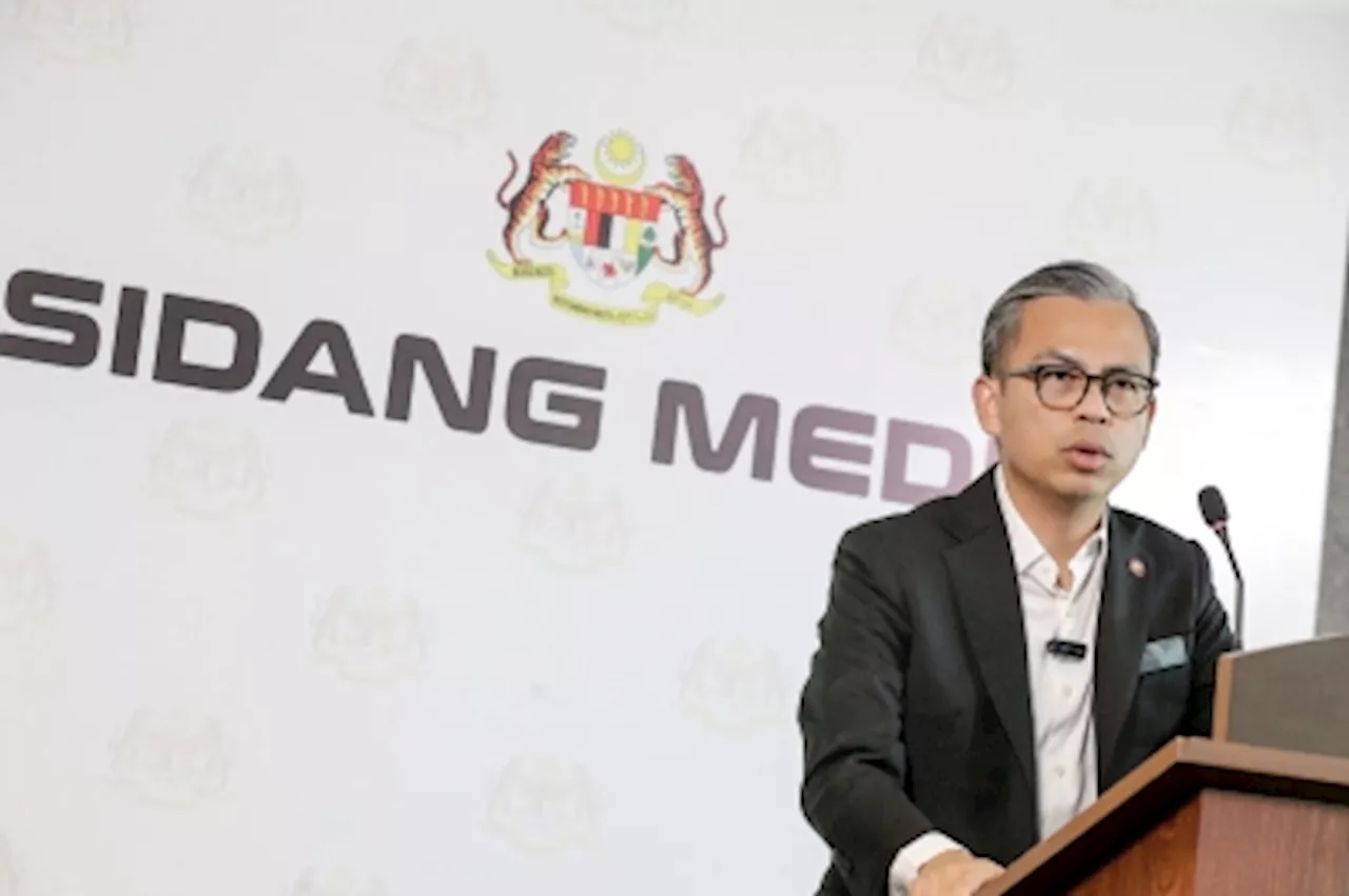 Communications minister: High-speed internet packages for schools under MoE from July 1