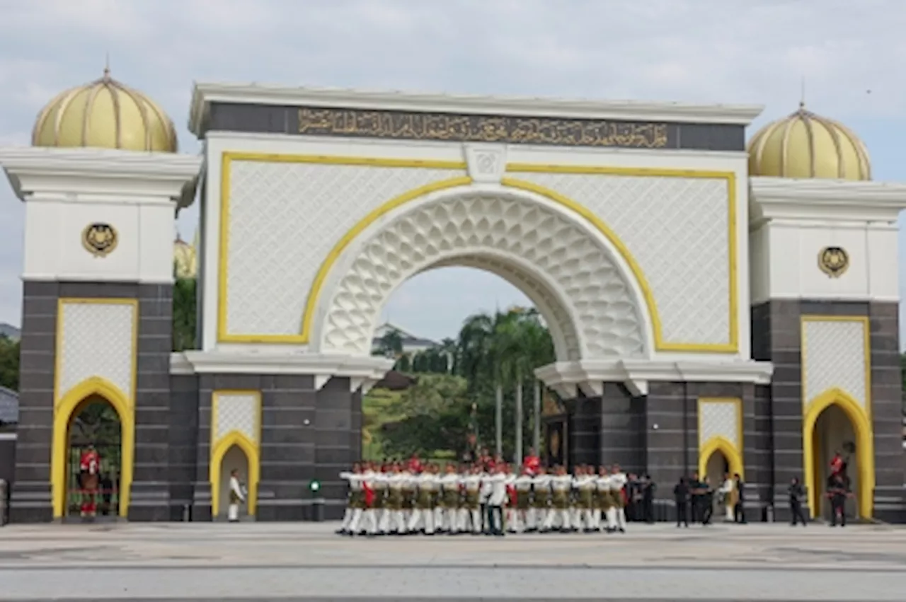 Halted due to Covid-19, Istana Negara’s changing of the guard resumes today