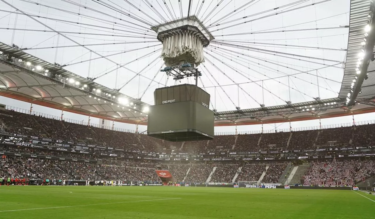 Video-Würfel sinkt auf den Platz: Bundesliga-Spiel unterbrochen!