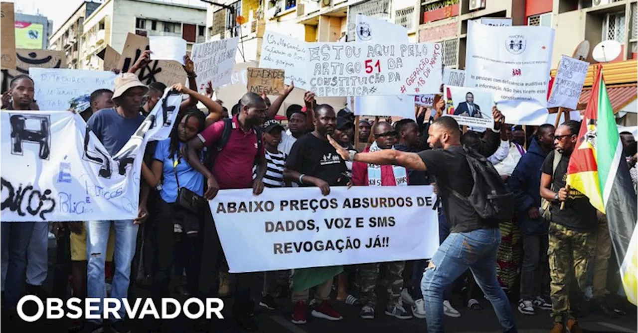 Centenas contestam em Maputo novos preços de Internet por limitar acesso à informação