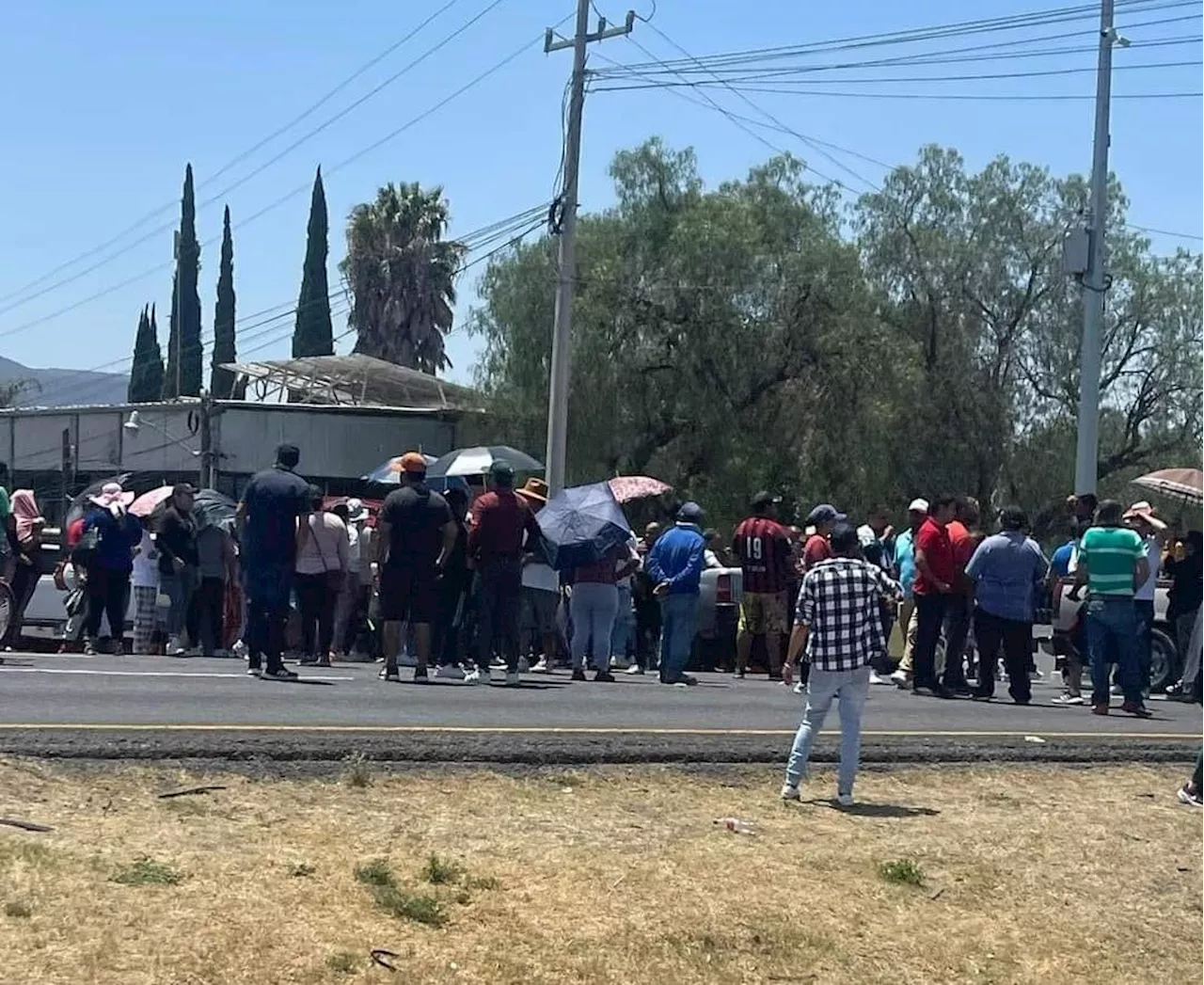 Por falta de agua, habitantes de comunidades bloquean carretera San José Iturbide