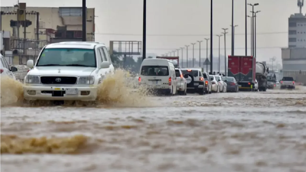 السعودية.. 4 إنذارات حمراء بسبب الطقس