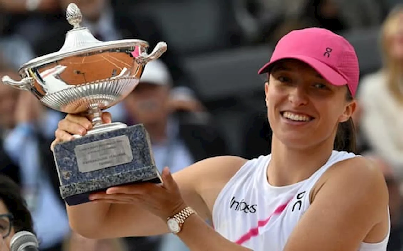 Tennis, Swiatek vince gli Internazionali femminili di Roma: Sabalenka ko in due set