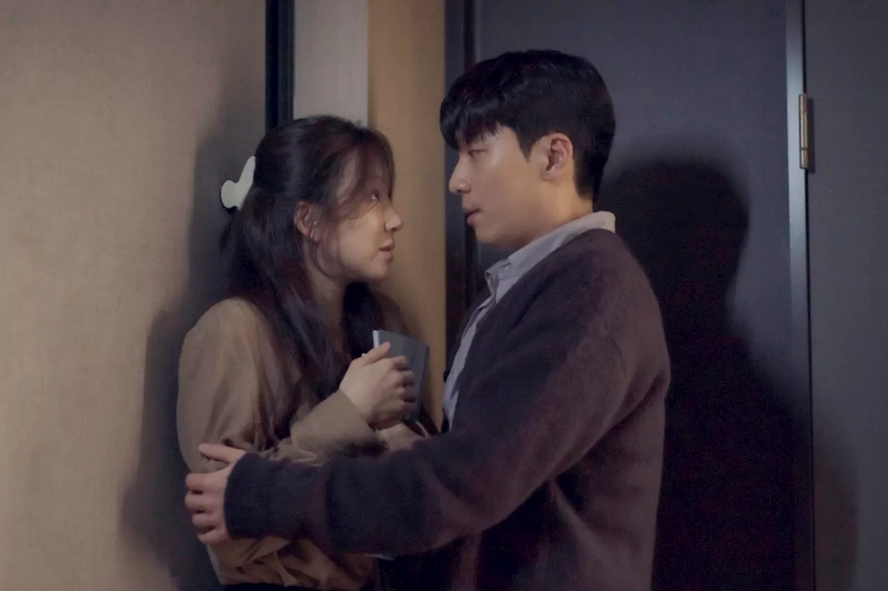 Wi Ha Joon And Jung Ryeo Won Hide In A Dark Classroom On “The Midnight Romance In Hagwon”