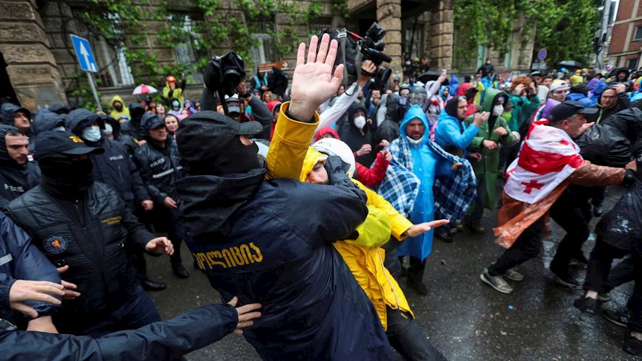 Gewalt gegen Protestierende in Georgien: »Sie haben mir immer wieder auf den Kopf geschlagen«