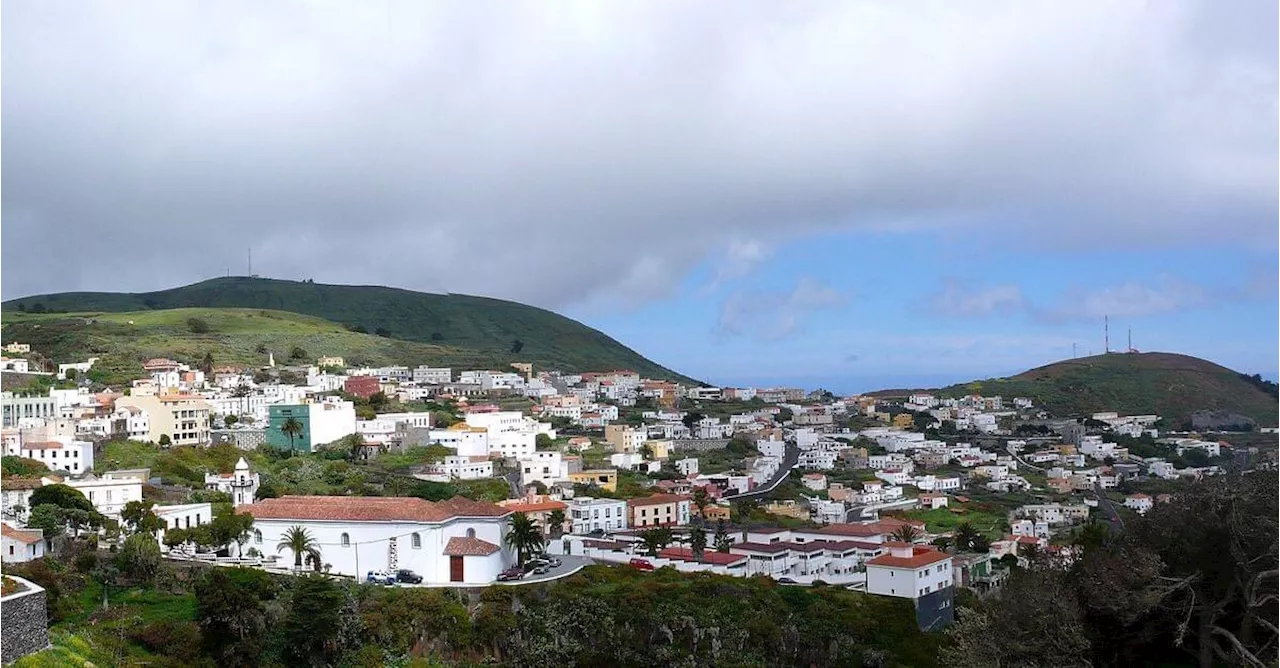 Canary Island shuts beaches after being hit by second coronavirus wave...