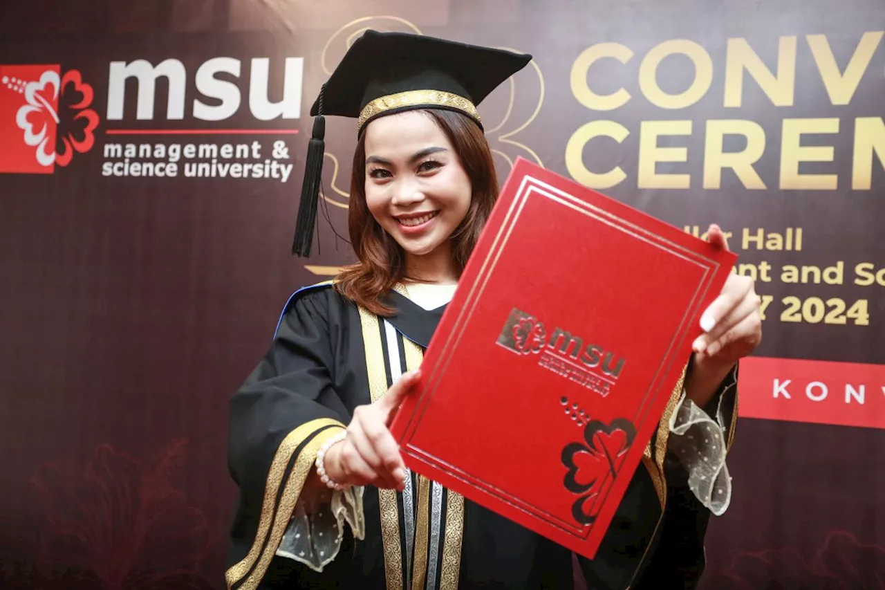 Wani Kayrie genggam ijazah undang-undang