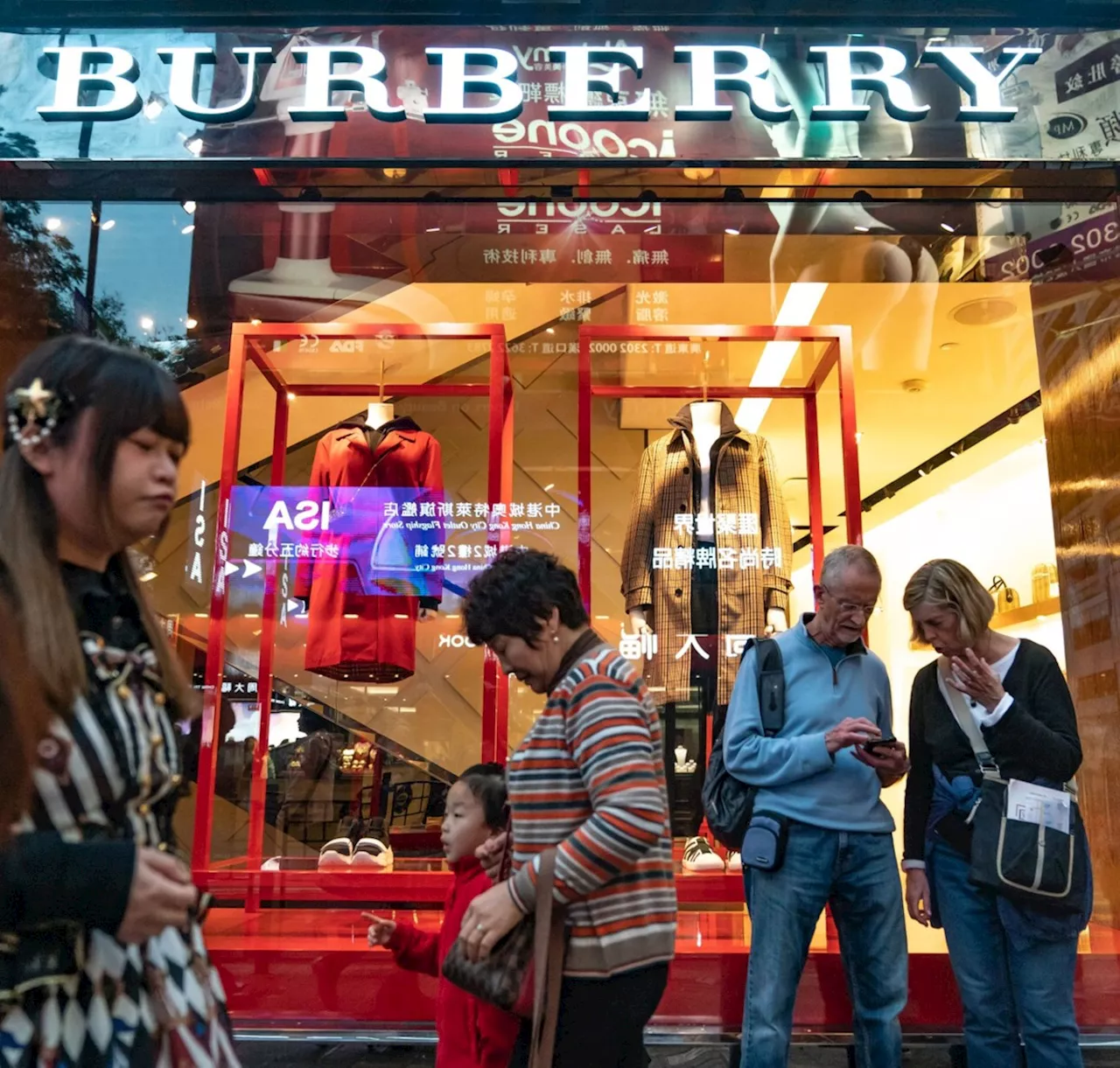 Burberry perde US$ 6,9 bi em valor de mercado e luta para elevar vendas