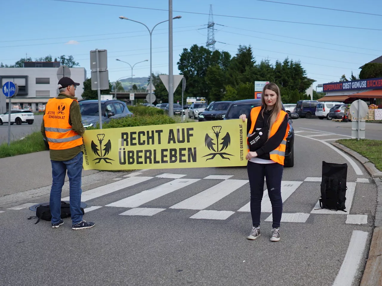 Klimaproteste an Vorarlberger Grenzübergängen sorgen für massive Verkehrsbehinderungen